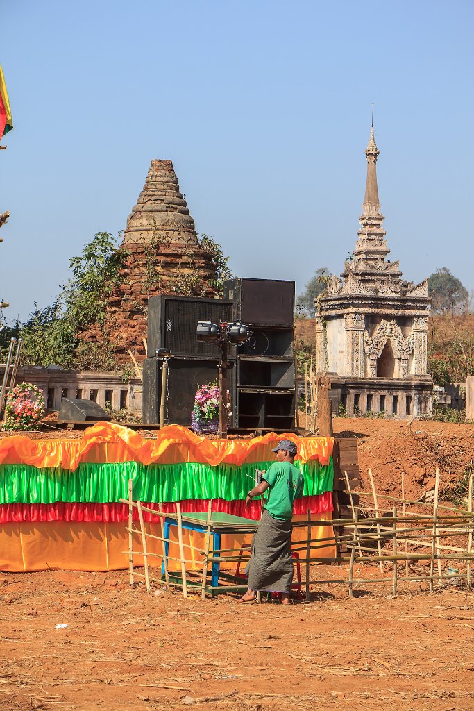 05-Installing equipment for the Pagoda feast.jpg